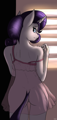 patchsblog:  Thanks for 400  followers guys! here, as a thanks, have some anthro Rarity :)  