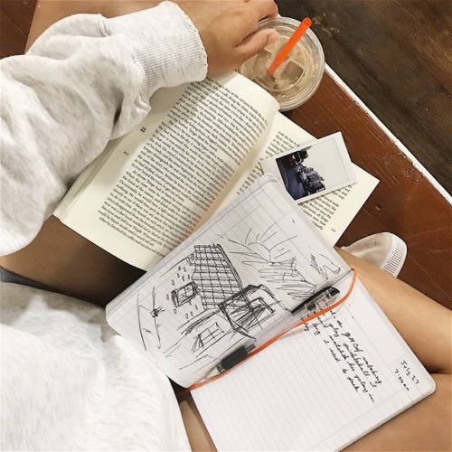 smarandatanov:I’ve started sketching again!Hopefully I’ll improve as time goes on… || ig @ smarandat