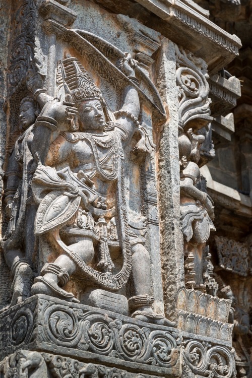 Arjuna reaching the eye of the fish, to get Draupadi&rsquo;s hand in marriage, Hoysaleshwara tem