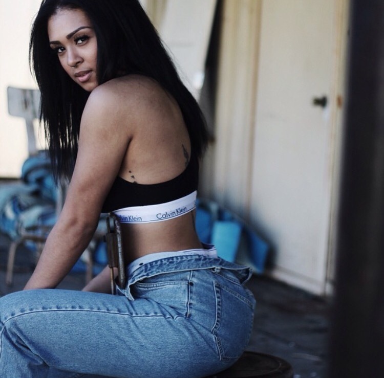 therealleaah:  bombshellssonly:  @bricheyenne  XIV 