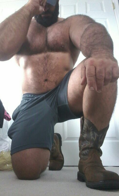 hairyboyfriends:  Look more at http://gaybearpin.com/ 