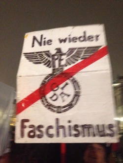 wir-sind-alle-illegal:  “Nie wieder Faschismus”