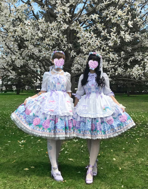 apple-salad: Twinning Sweet Lacy Basket with Prince in spring  I really like how our poof looks real