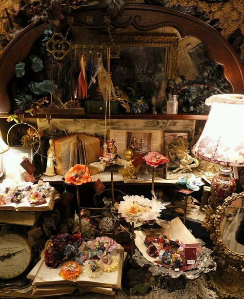 decayingleafs:  Now this is beautiful. Kitchen Witches have the most neatest and