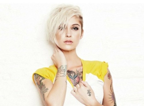finofilipino:  La moza del día es Kleio Valentien.En el Arca de Fino su galería con 59 fotos + 3 vídeos.