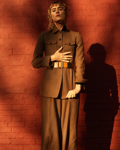 sineva: Mackenzie Davis for Flaunt, photographed by Jason Hetherington