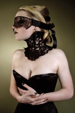 perfectly-horrid:  Model: HexabelleNeck corset: