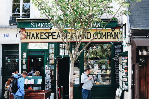 bvkspine:the one and only Shakespeare and Company