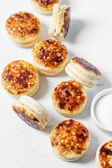 Crème Brûlée Macarons