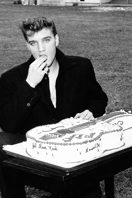 vinceveretts:Elvis Presley, March 7, 1960.