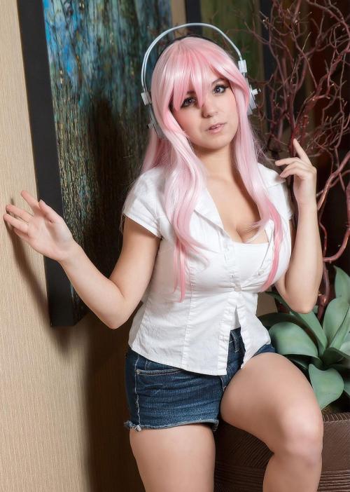 Super Sonico Cosplay (Bunny Ayumi) 1