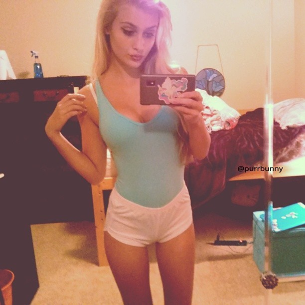 futuremaximgirls:  2 hottest girls on internet www.fantasysmokeshow.com for more
