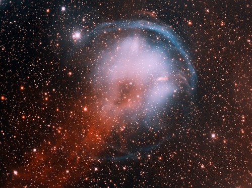 theedgeofscience:Giant Space JellyfishThis neat looking planetary nebula is located in the constella