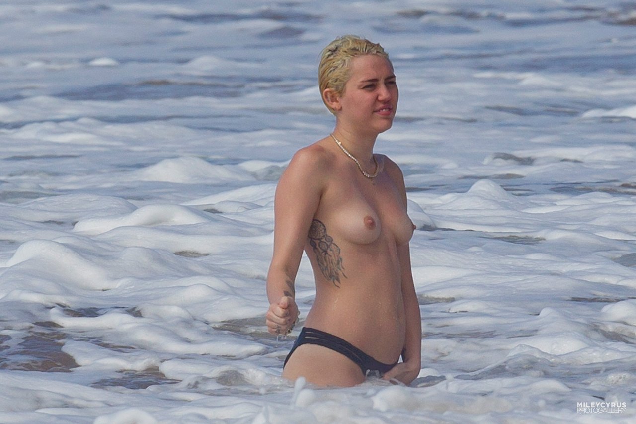 toplessbeachcelebs:  Miley Cyrus (Singer) swimming topless in Hawaii (January 2015) -