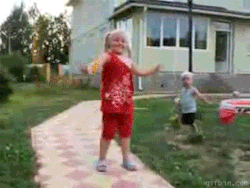 thingsmakemelaughoutloud:  “Mom, look what I can do with my hula hoop” &gt;&gt;