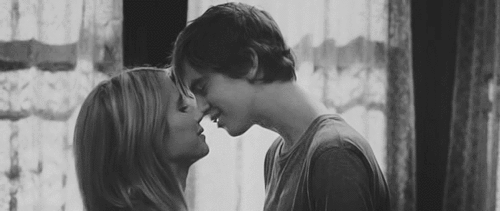 crazykissing:  sex / love / romance blog Click here to gain 100+ new followers :)