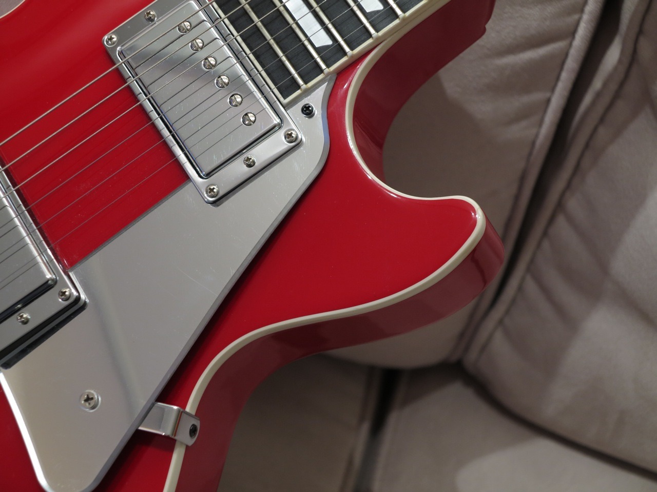 peterbondmusic:  Les Paul GT (Red, no flames, 2006) only 400 made. This thing has