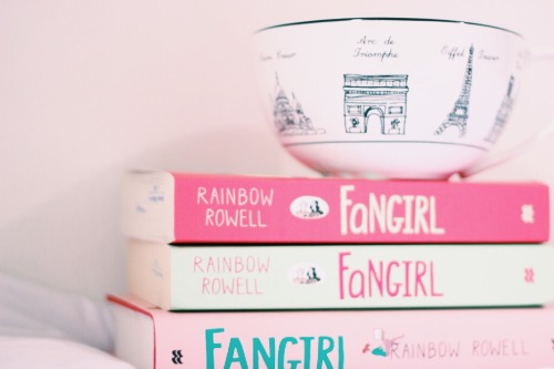 astreeeaneee:  My favorite books and my favorite mug