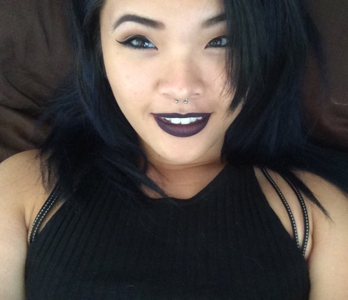 morbidly-kawaii:  My hair is black again ✌🏻️💕