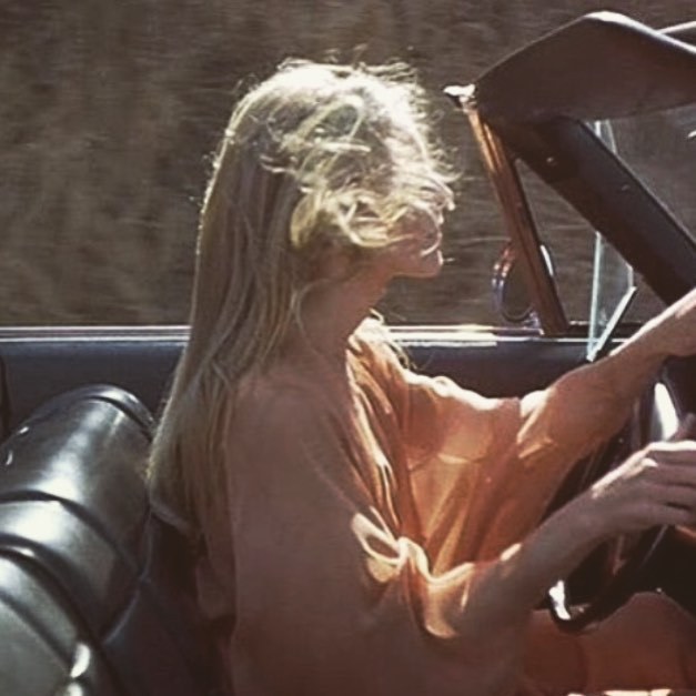 sandsgold:  “ All she did was daydream. ” 