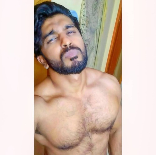 indian-men-cumshoot:100 Reblock for his nudes go!