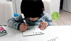 oh-mblaq-blog:   Leo writing christmas cards ᵔᴥᵔ  