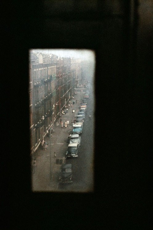 archiviocionigiovanni:Gordon Parks : The Atmosphere of Crime, 1957https://loeildelaphotographie.com/