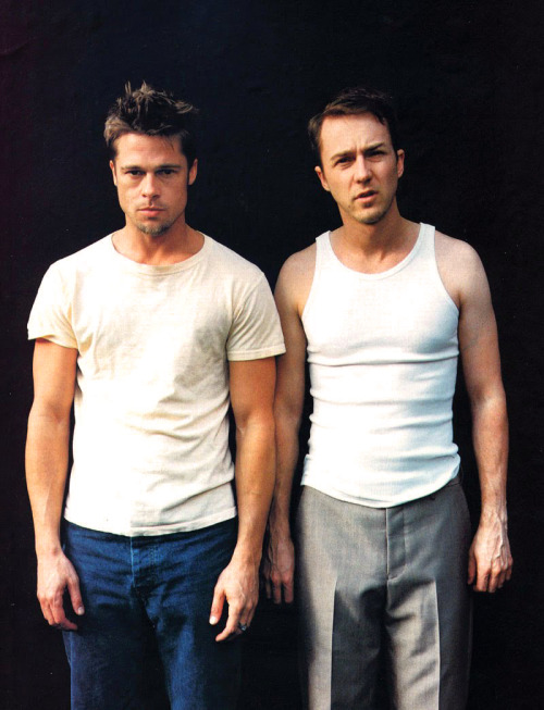 normasjeanes:  Brad Pitt and Edward Norton in a promotional photograph for Fight Club, 1999. 