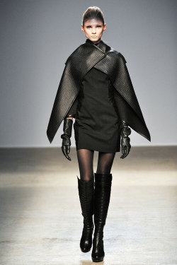  Gareth Pugh - Fall 2010 