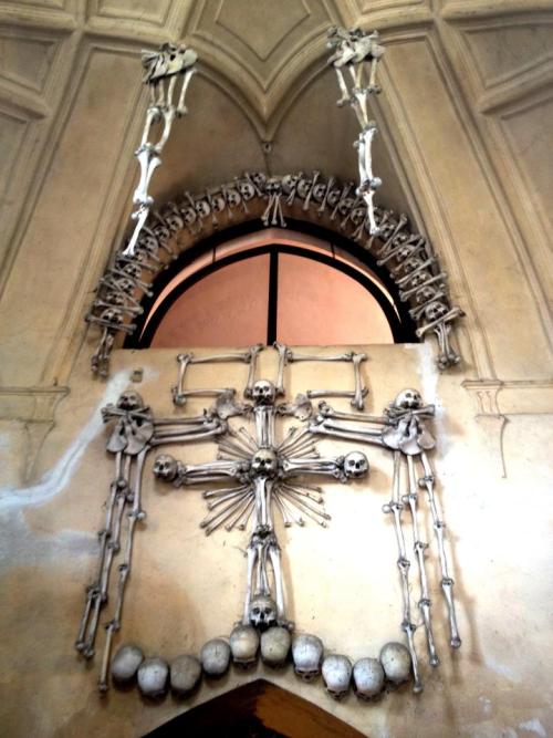 aussiegrunt:  Sedlec Ossuary. Kutna Hora, Czech Republik when there’s no more room in hell the dead will walk the earth when there’s no more room in the ground the dead will be piled high. to solve the problem of over-crowded cemetaries, the dead