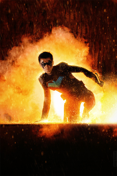 kaciart:  christopherjonesart:  cosplayblog:  Nightwing from Young Justice  Cosplayer: Grayson Fin [TM | DA | TW | VK]  Photographer: Ping Timeout [TM | DA | TW | FL]    FABULOUS Nightwing Cosplay!!!!  HRNNNGGGGGGG 