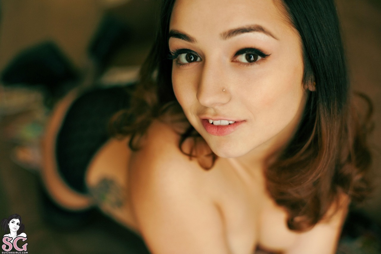 past-her-eyes:   Latoya Suicide latoya.suicidegirls.com For South African SuicideGirls