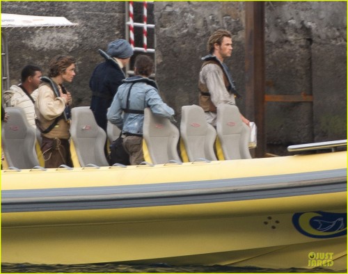 zodgory: Chris Hemsworth as First Mate Owen Chase Cillian Murphy as Second Mate Matthew Joy (And I t