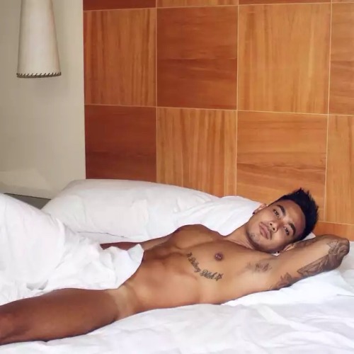 renz808:  rebelziid:  Tattooed Hunk [ Gorgeous Asian guy with a great bod! ]  Hottie 
