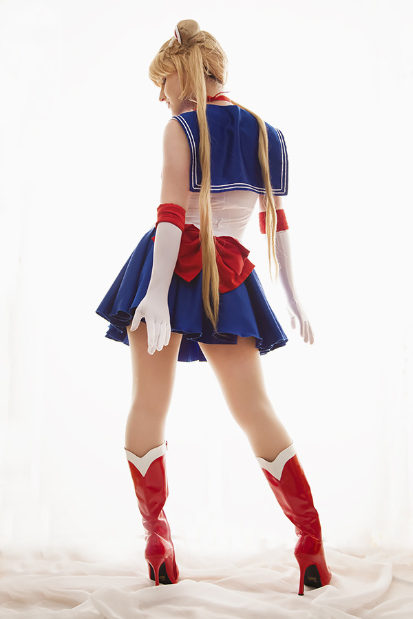 hotcosplaychicks:  Sailor Moon by EnchantedCupcake  Check out http://hotcosplaychicks.tumblr.com
