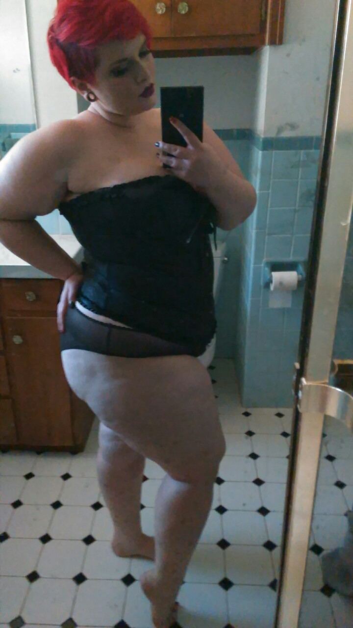 rollsofdestiny:  Did my first professional shoot today! This is me taking a selfie