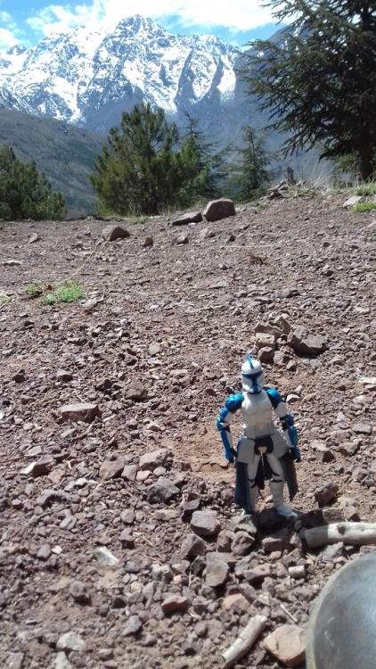 outcastcommander:Mini ARC enjoyed the local geology and the picnic on the mountain ^^