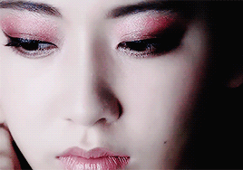 akb48g-gifs:  Miyawaki Sakura CM for KATE - “Metal Glamour Eyes” 