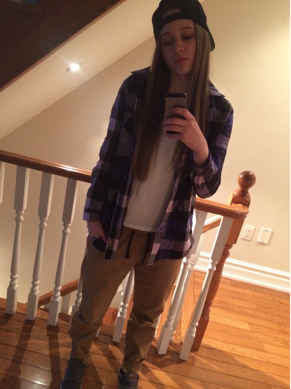 vansandfemales:  too many selfies
