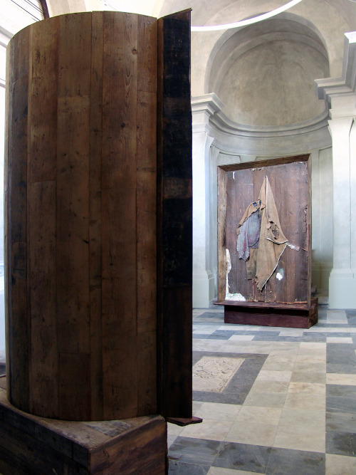 Berlinde de Bruyckere - Mantel I &amp; Mantel II, 2016-2018.Chiesa di Santa Venera (est. 1493), Pale