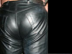 stronghart69:  pvp727:  I just LOVE leather  Nice ass!!  Thanks