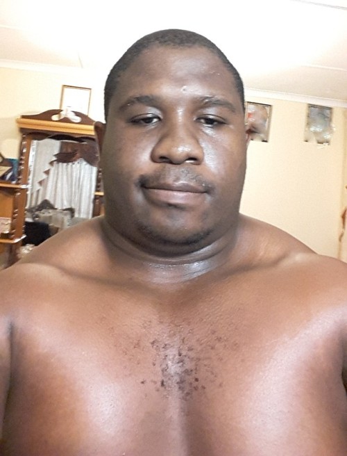 blackonyxstone:It’s been a long day. I’m a sweaty mess. A gorgeous sweaty mess! Look at those traps!