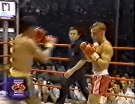 muaythaigifs:  Sakmongkol’s teep clinic on Ramon Dekkers
