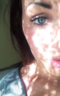 rose-j:  my eyes look quite blue today 