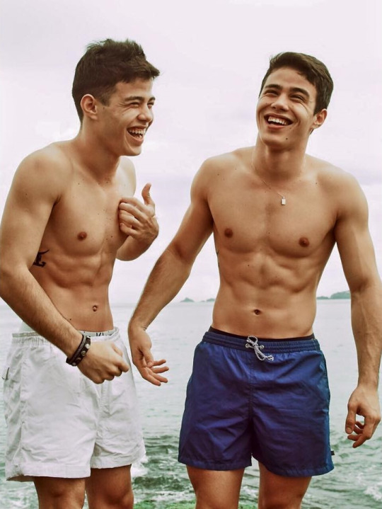 dudes&ndash;on&ndash;demand: Gustavo &amp; Tulio Rocha  Jfpb