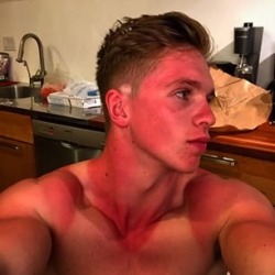 hotmalecelebpics:  Joe Weller