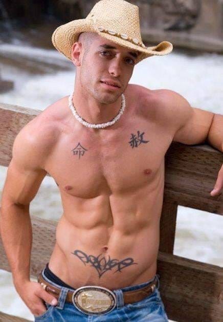 mouthwatering-men:  