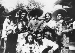 vzque13:  Mexican Americans in the 1940s Celebrando herencia 