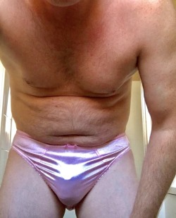 gaynnylons:  sellick:These feel so soft and amazing. Who wants to feel? Mmmmm count me in :-)