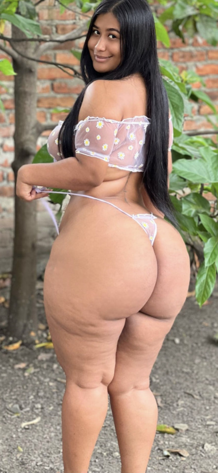 thicksexyasswomen3:bbworship:💗